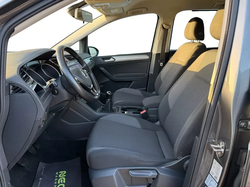 Volkswagen Touran (2017) — foto 1