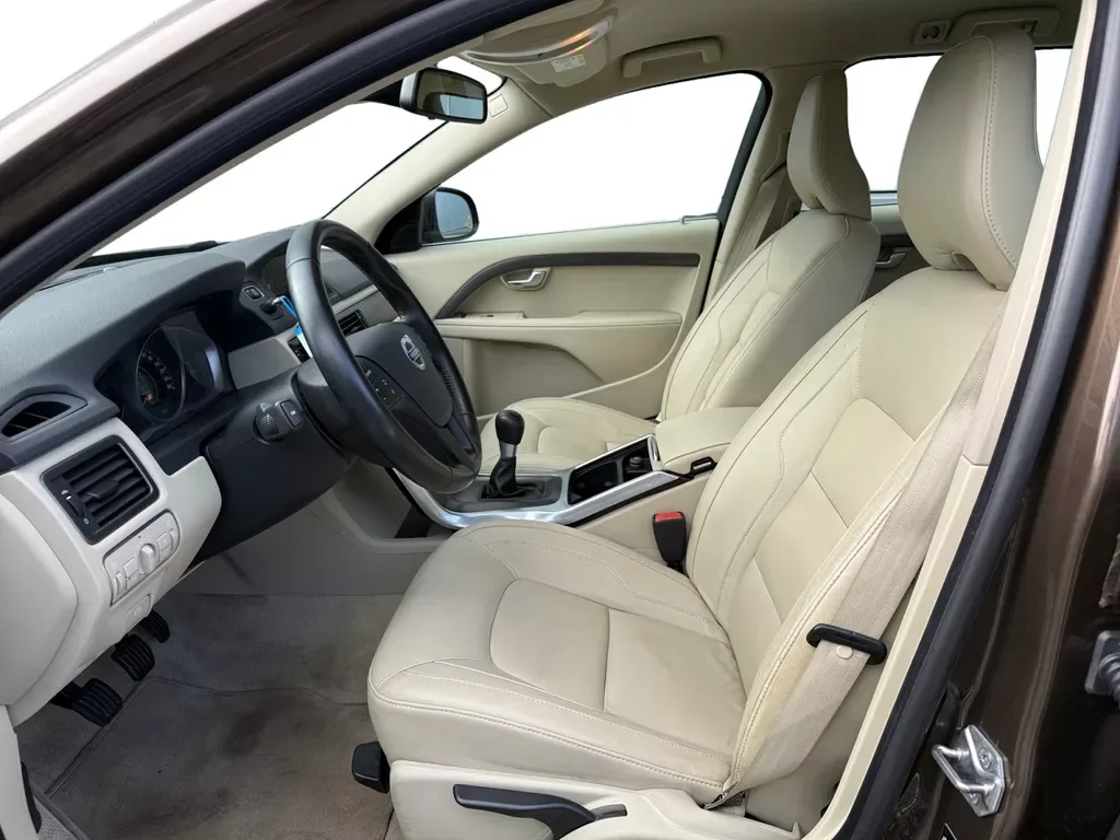 Volvo V70 (2015) — foto 1