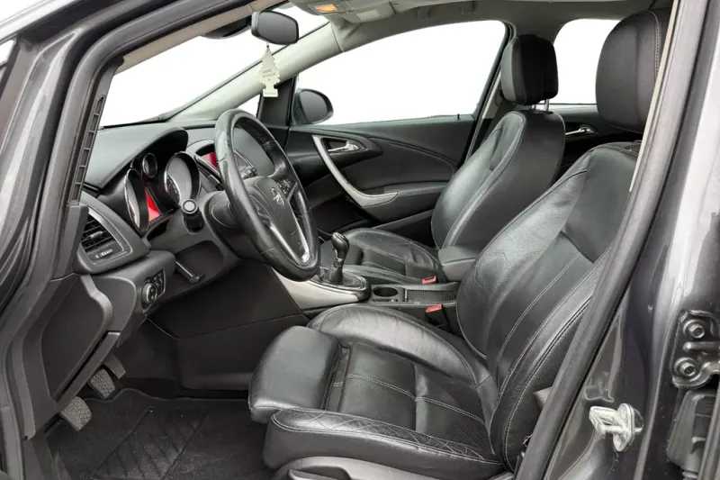 Opel Astra (2010)