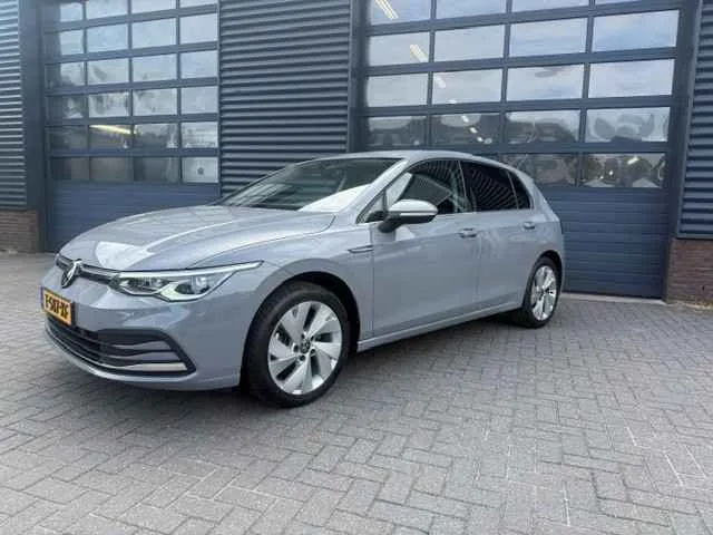Volkswagen Golf (2022) — foto 1