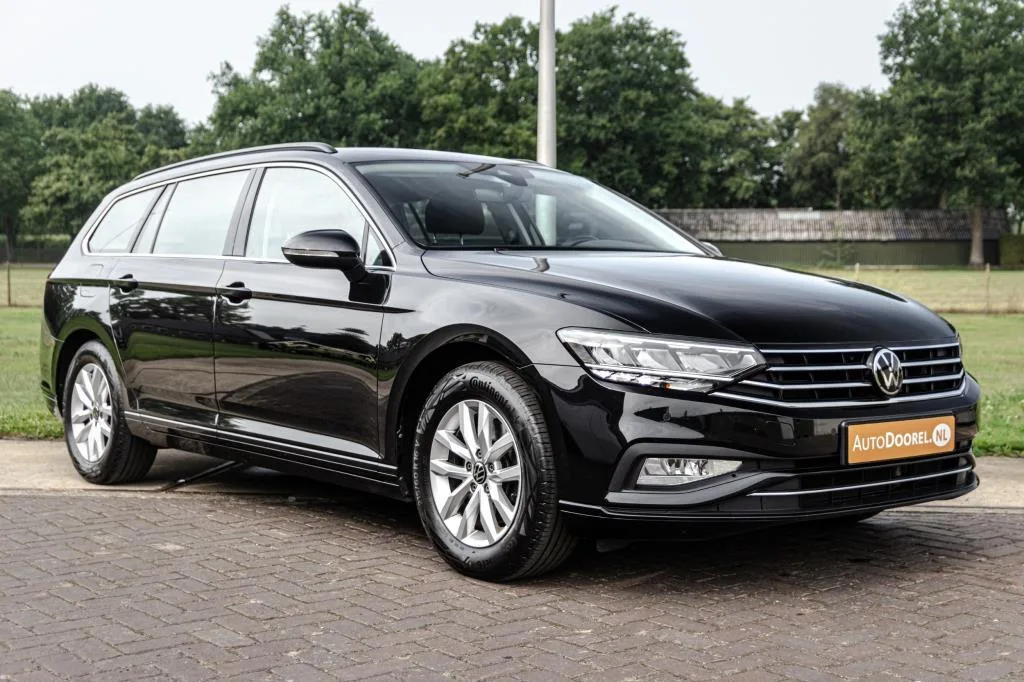 Volkswagen Passat (2022) — foto 1