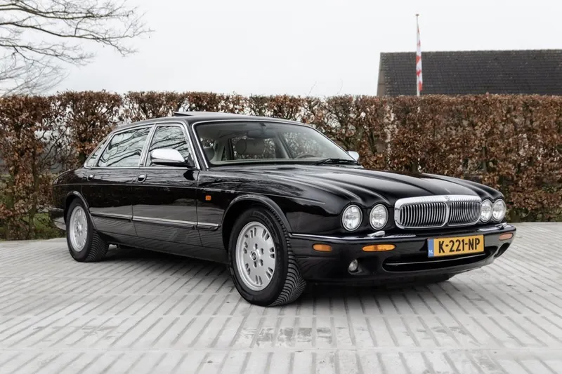 Daimler V8 (1999)