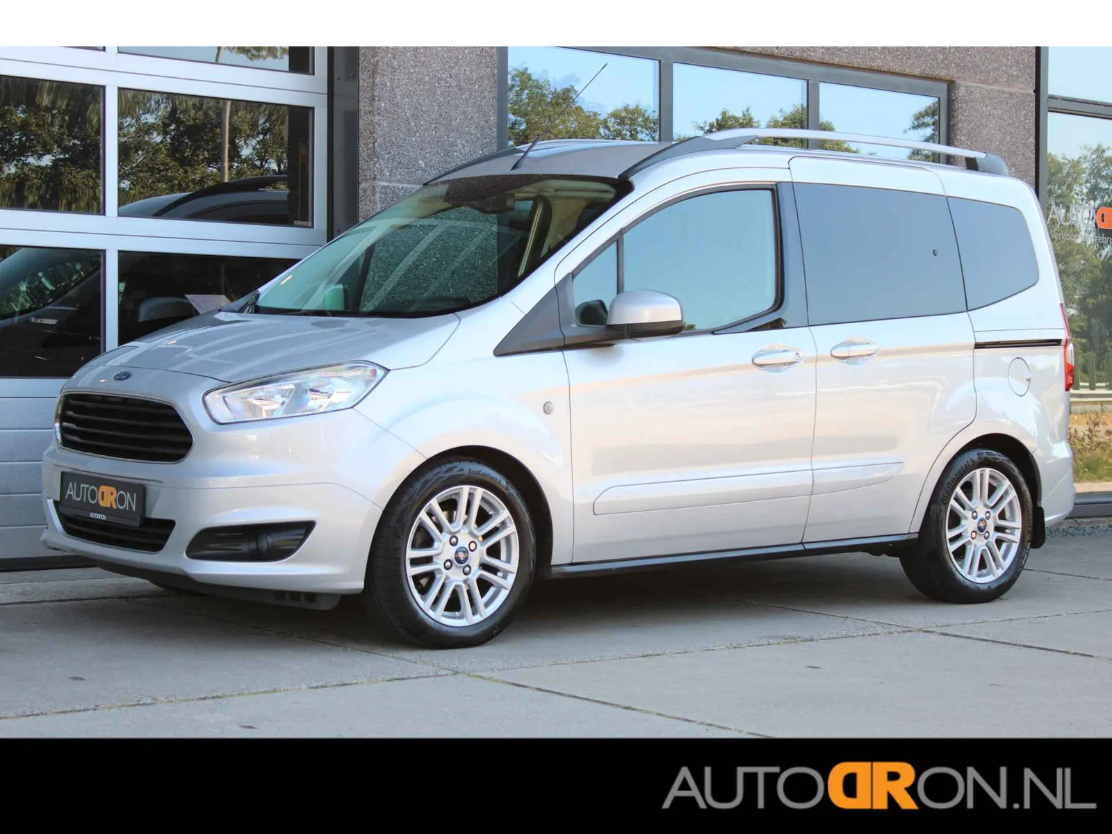 Ford Tourneo Courier (2016) — foto 1