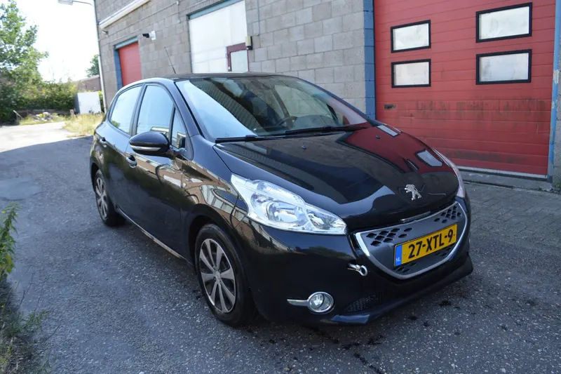 Peugeot 208 (2012)