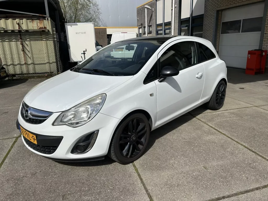 Opel Corsa (2011) — foto 1