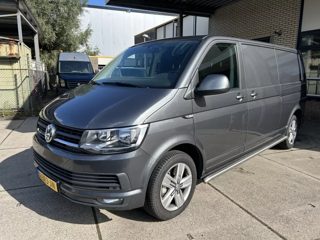 Volkswagen Transporter (2017) — foto 1