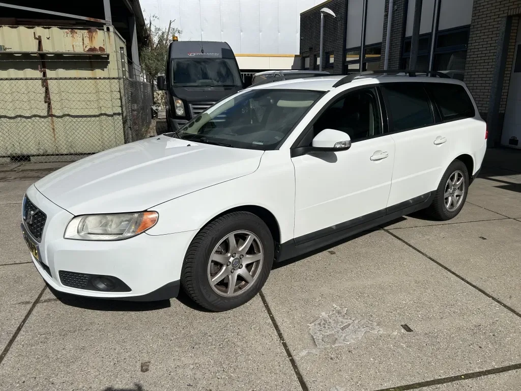 Volvo V70 (2008) — foto 1