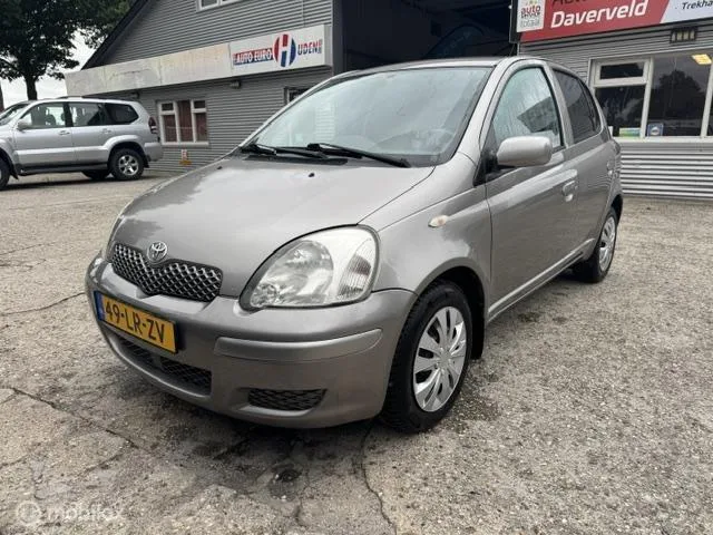 Toyota Yaris (2003) — foto 1