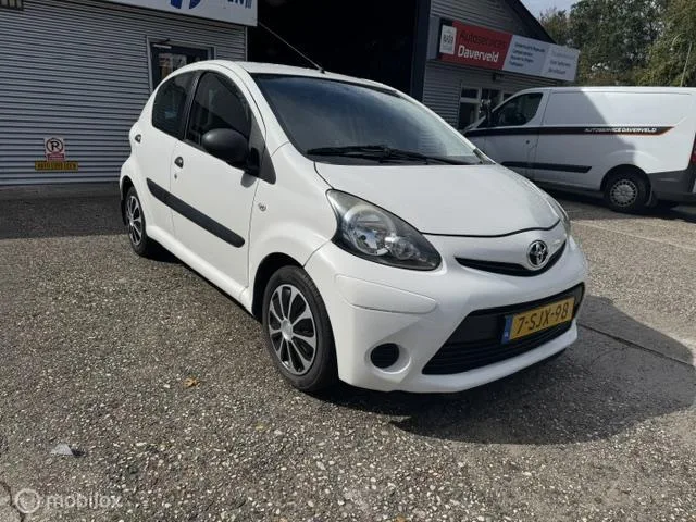 Toyota Aygo (2013) — foto 1