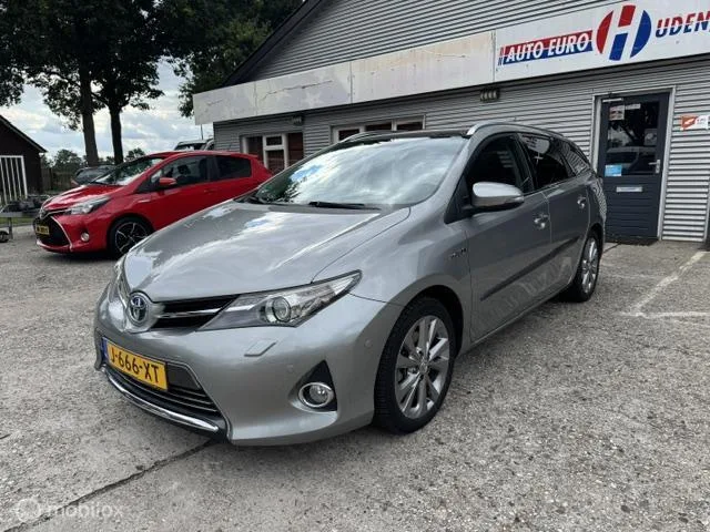 Toyota Auris (2013) — foto 1