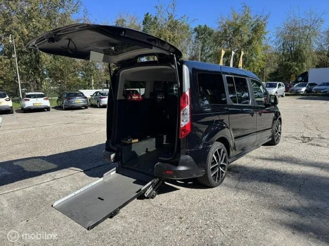 Ford Grand Tourneo Connect (2017) — foto 1