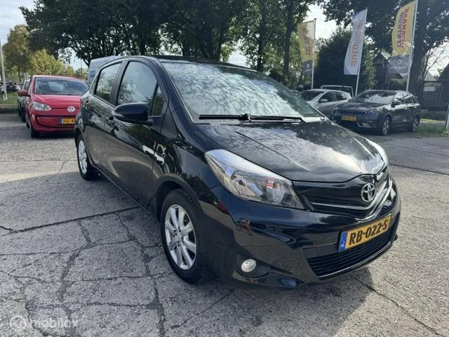 Toyota Yaris (2014) — foto 1