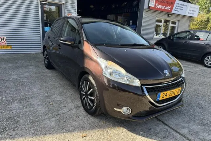 Peugeot 208 (2012)