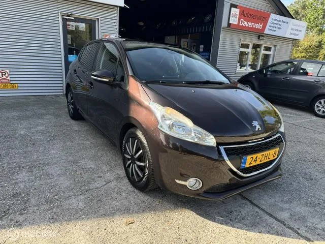 Peugeot 208 (2012) — foto 1