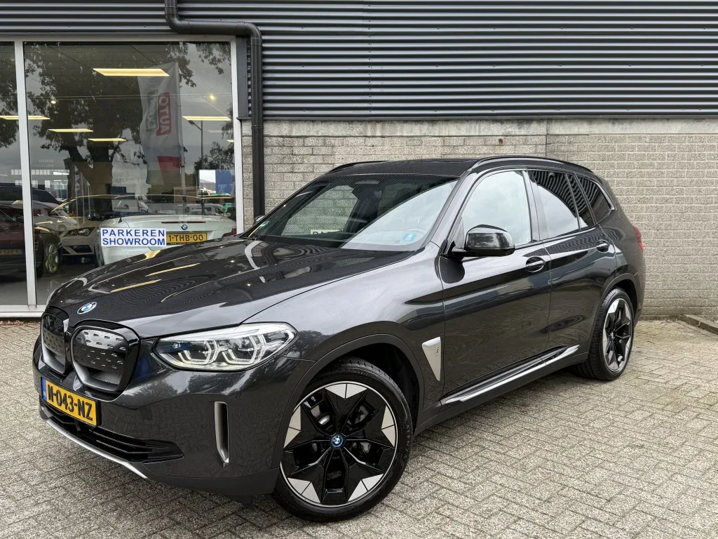 BMW iX3 (2021) — foto 1