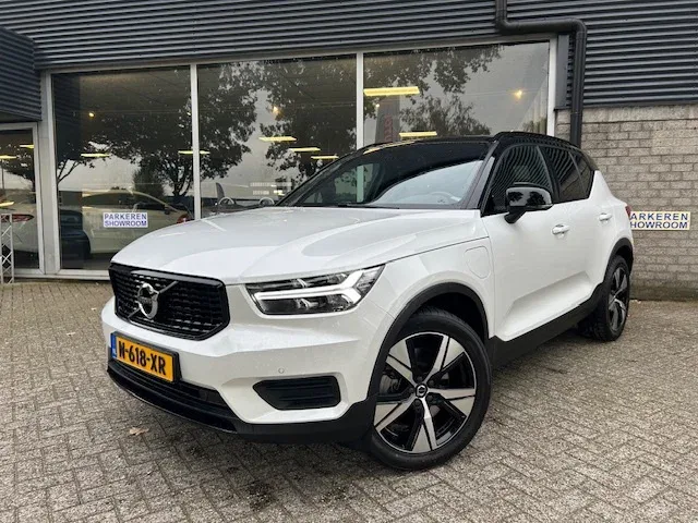 Volvo XC40 (2021) — foto 1
