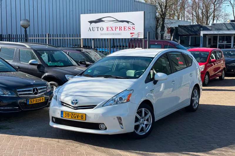 Toyota Prius Wagon (2011)