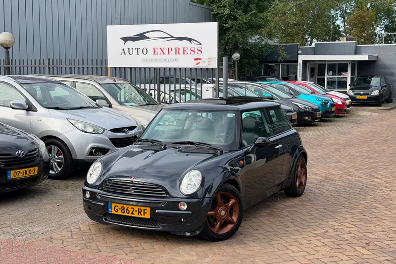 MINI Cooper (2005)