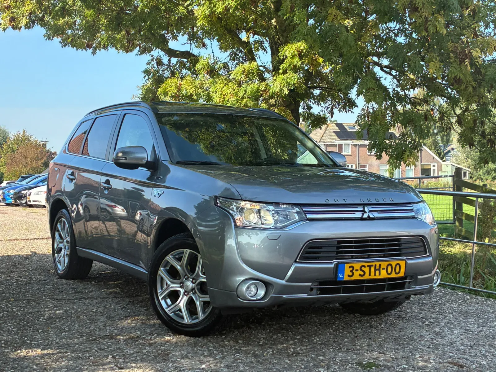 Mitsubishi Outlander (2013) — foto 1