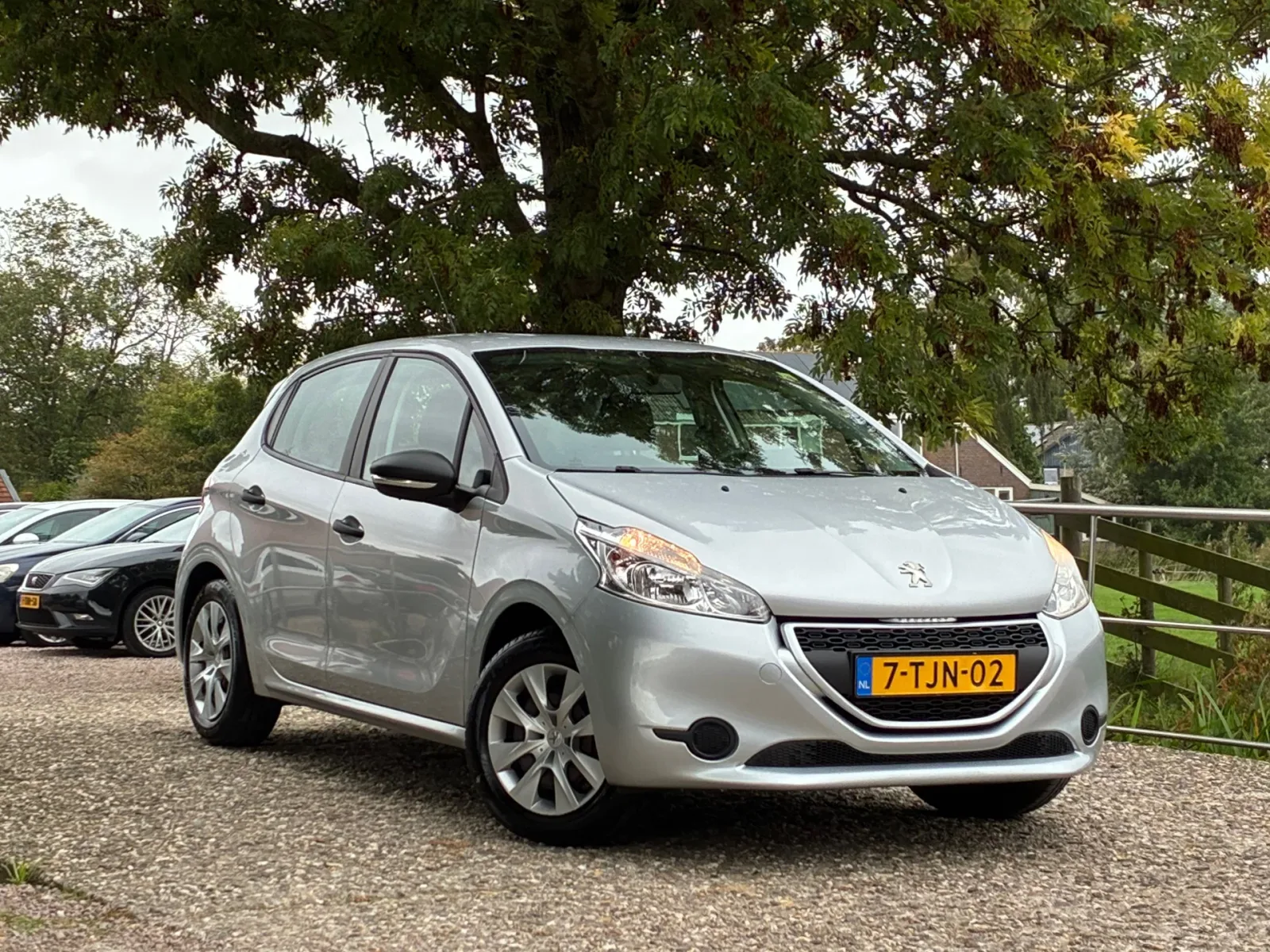 Peugeot 208 (2014) — foto 1