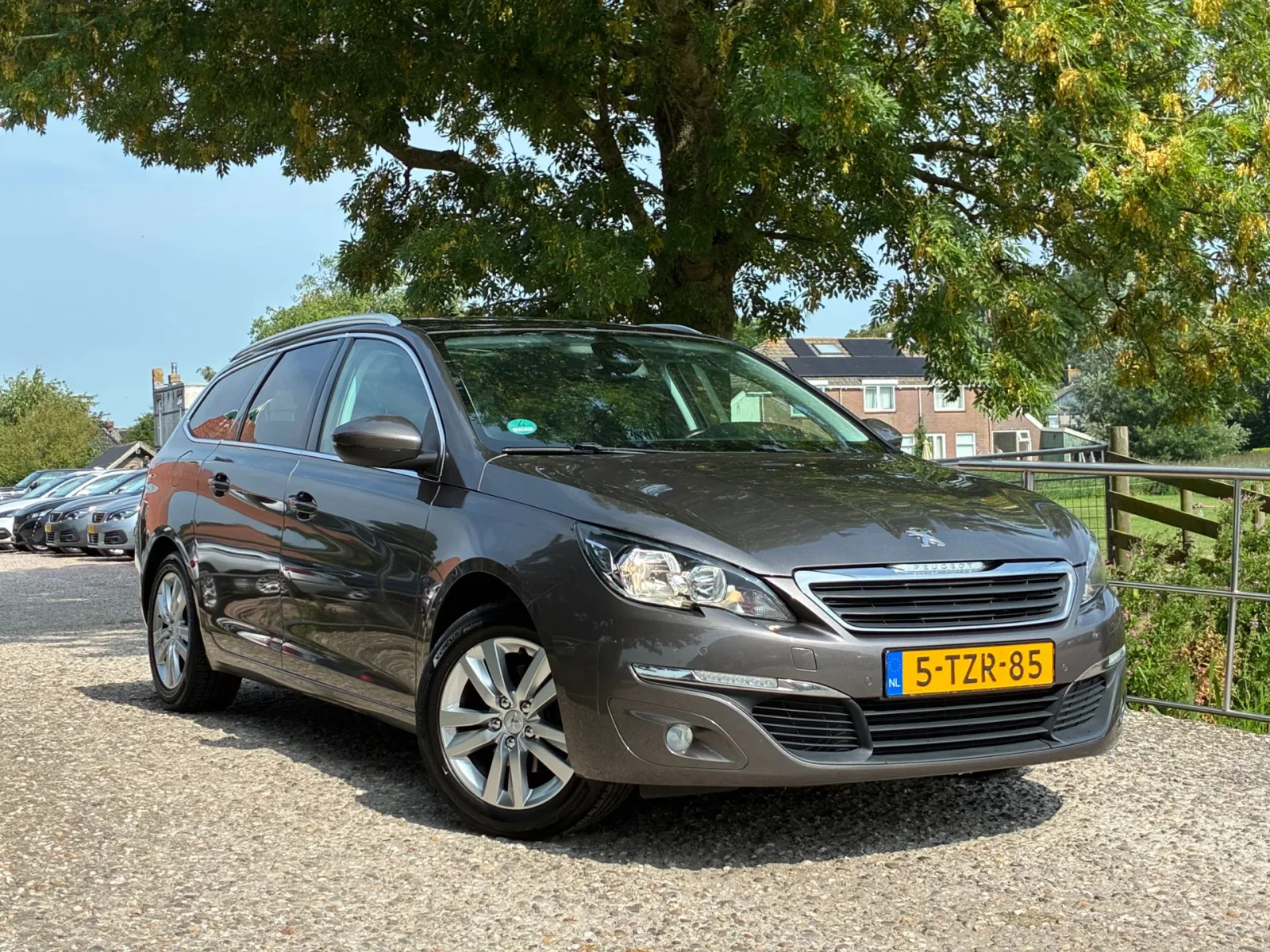 Peugeot 308 (2014) — foto 1