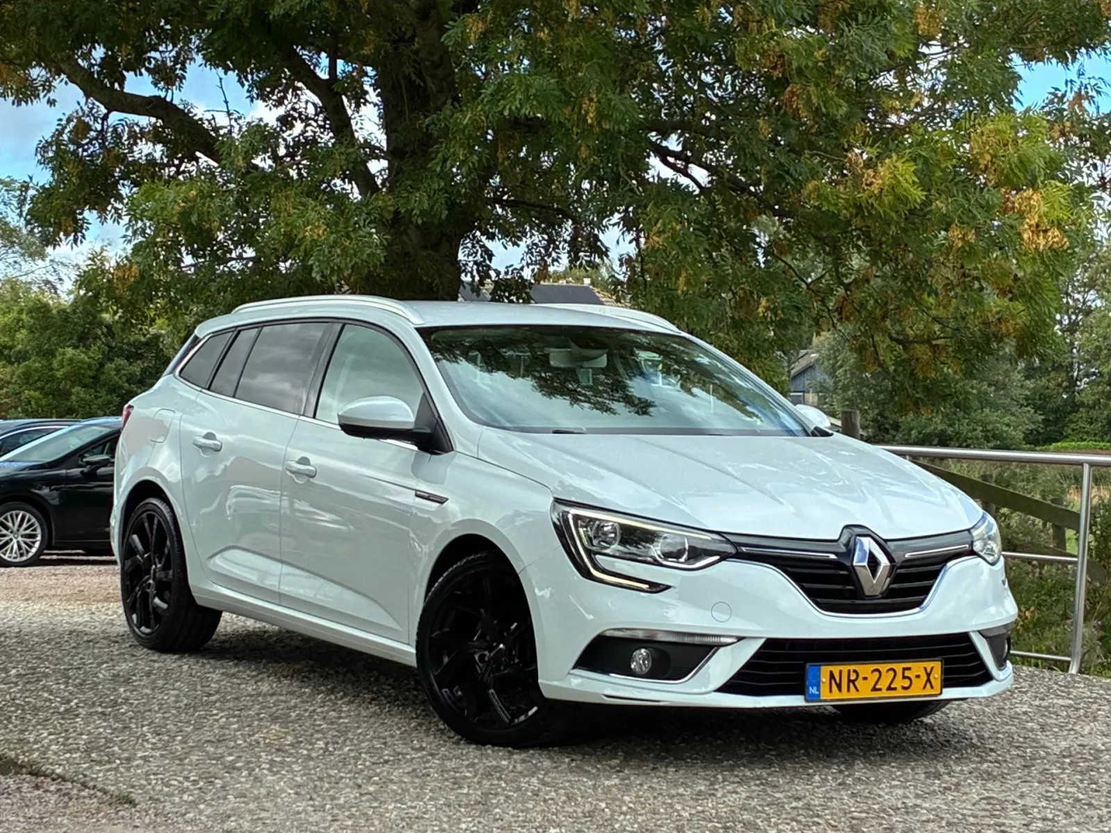 Renault Mégane (2017) — foto 1