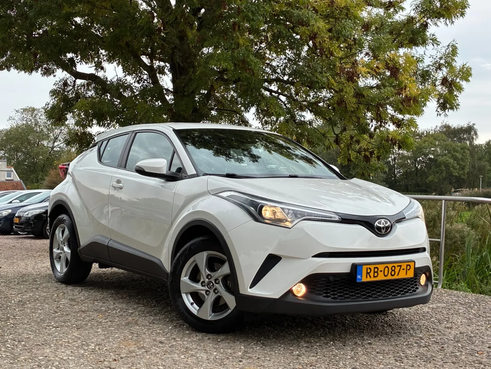 Toyota C-HR (2017) — foto 1