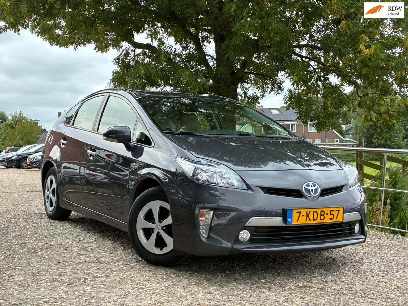Toyota Prius (2013) — foto 1