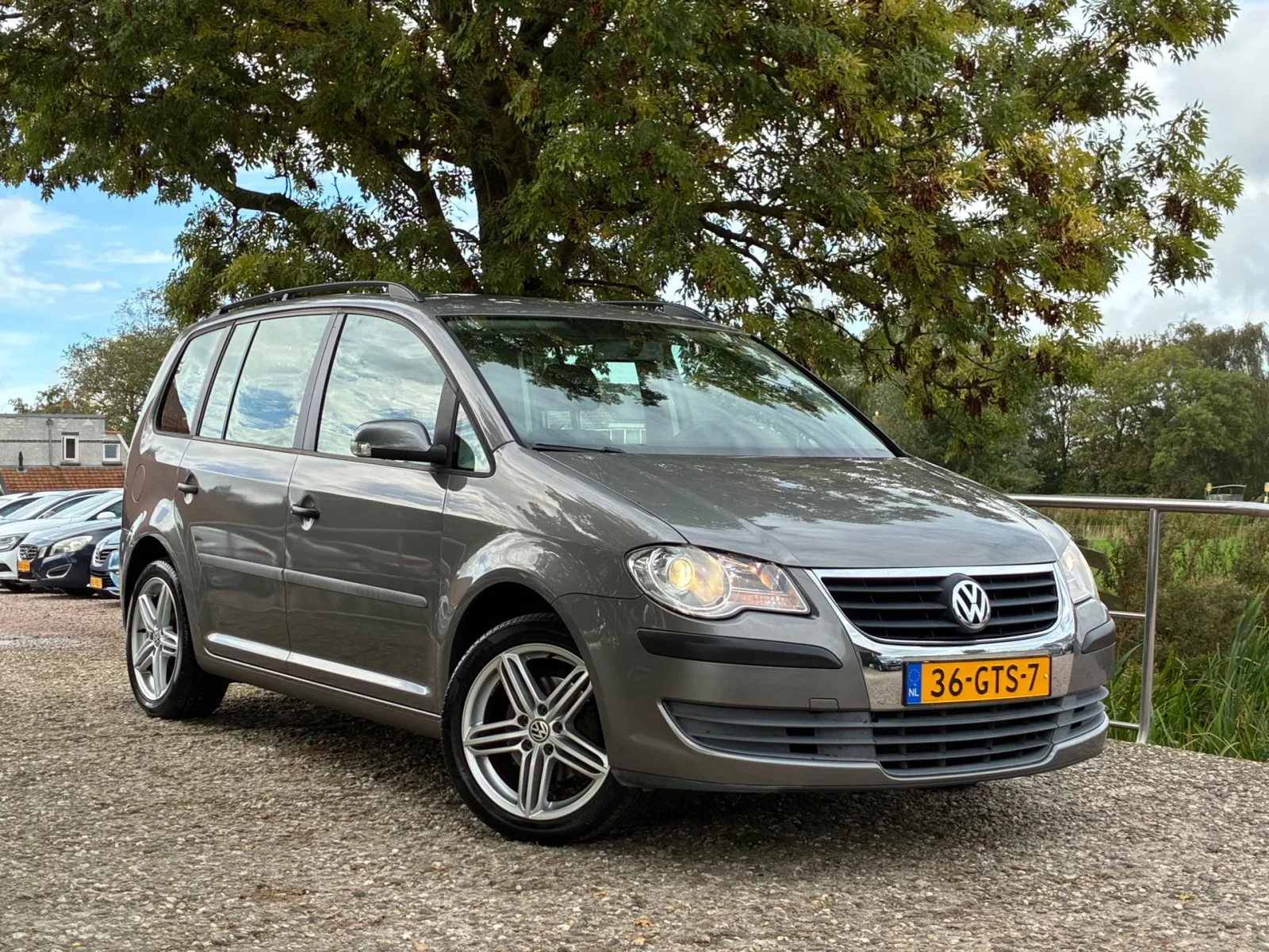Volkswagen Touran (2008) — foto 1