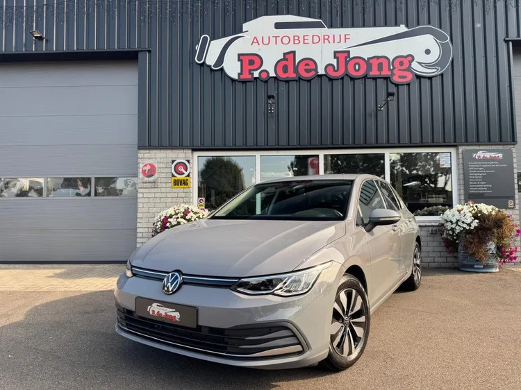Volkswagen Golf (2024) — foto 1