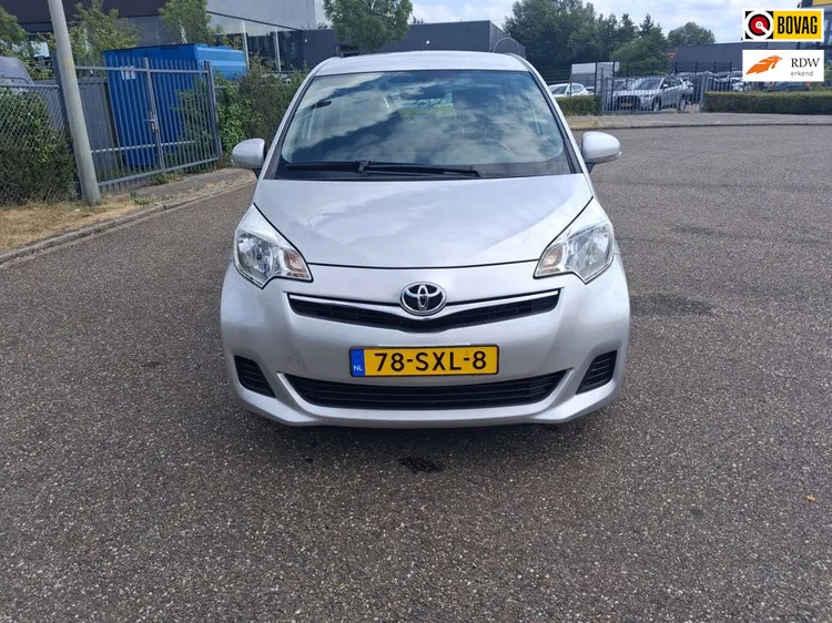 Toyota Verso (2011) — foto 1