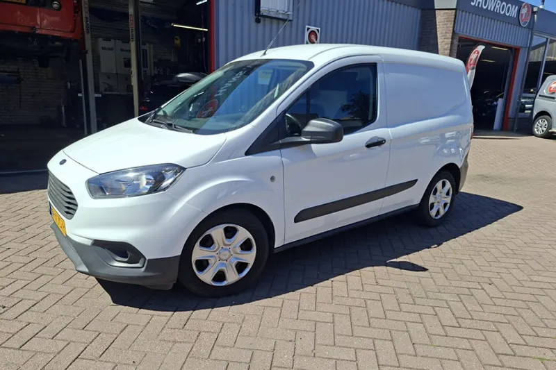 Ford Transit Courier (2021)