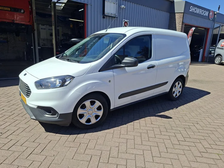 Ford Transit Courier (2021) — foto 1
