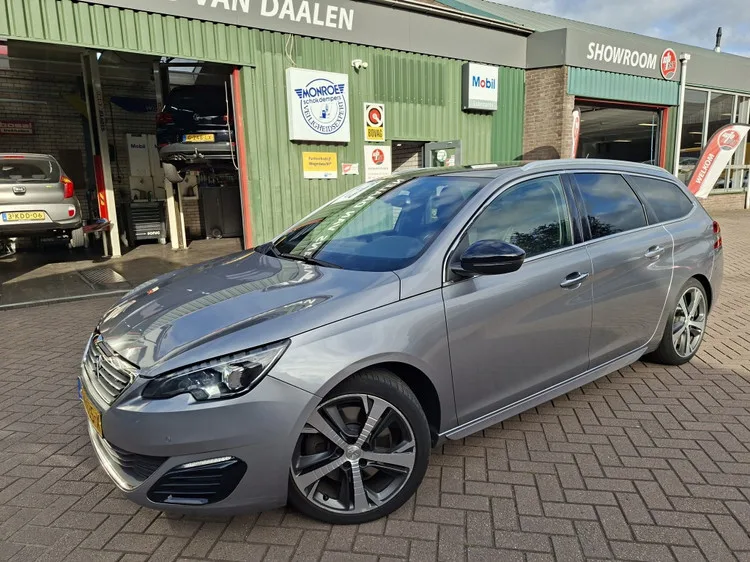 Peugeot 308 (2015) — foto 1