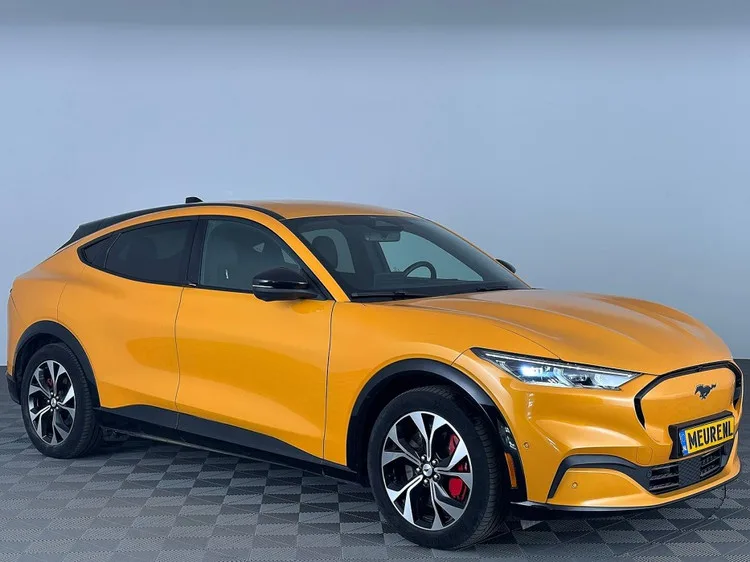 Ford Mustang Mach-E (2024) — foto 1