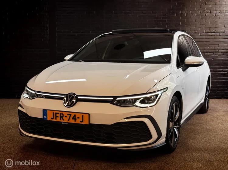 Volkswagen Golf (2022) — foto 1