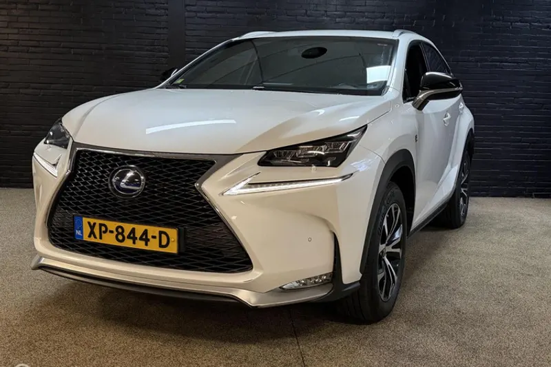 Lexus NX (2015)