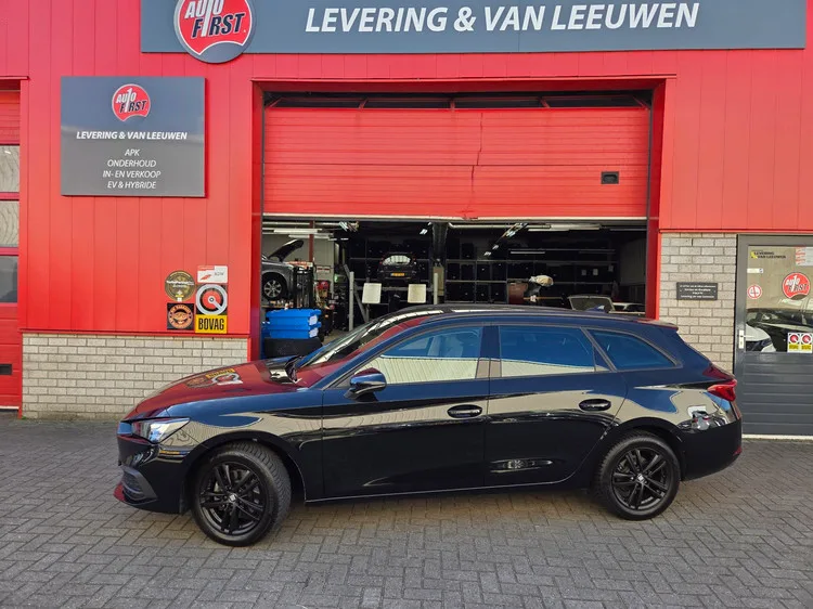 SEAT Leon Sportstourer (2024) — foto 1