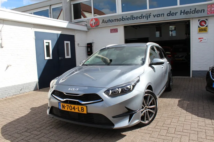 Kia Ceed Sportswagon (2021) — foto 1