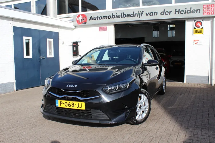 Kia Ceed (2022) — foto 1