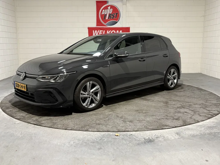 Volkswagen Golf (2024) — foto 1