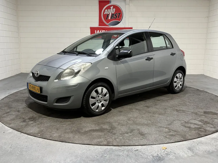 Toyota Yaris (2011) — foto 1