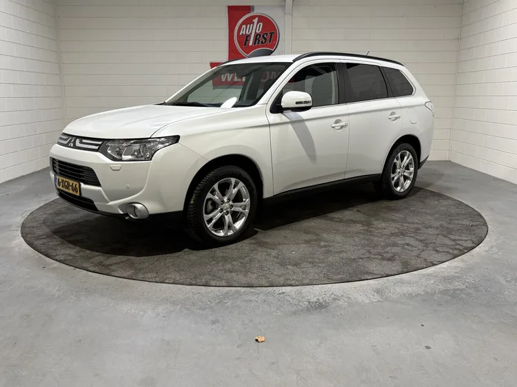 Mitsubishi Outlander (2014) — foto 1