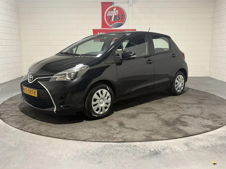 Toyota Yaris (2016) — foto 1