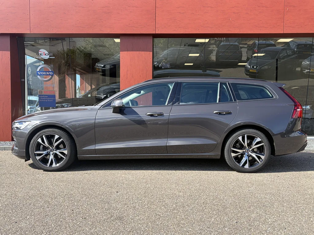 Volvo V60 (2024) — foto 1