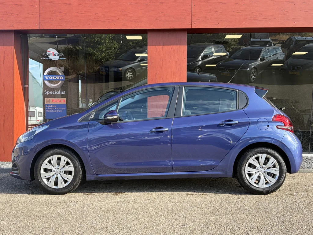 Peugeot 208 (2016) — foto 1