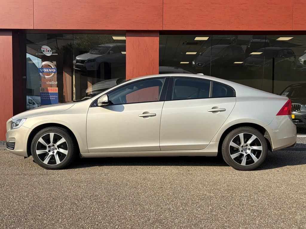 Volvo S60 (2018) — foto 1