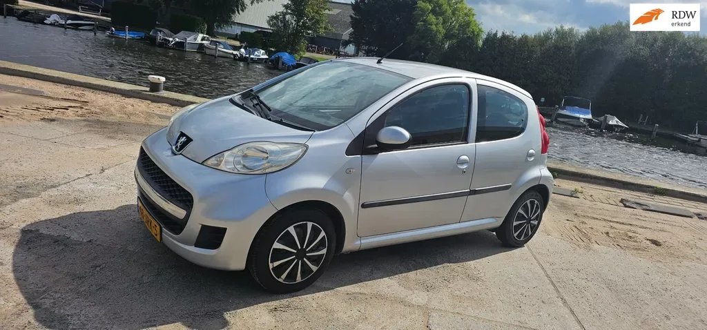 Peugeot 107 (2009) — foto 1