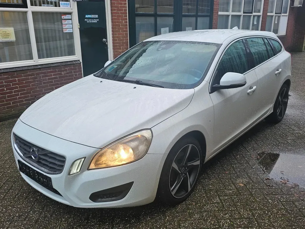 Volvo V60 (2011) — foto 1