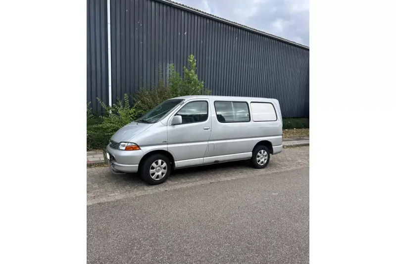 Toyota HiAce (2004)